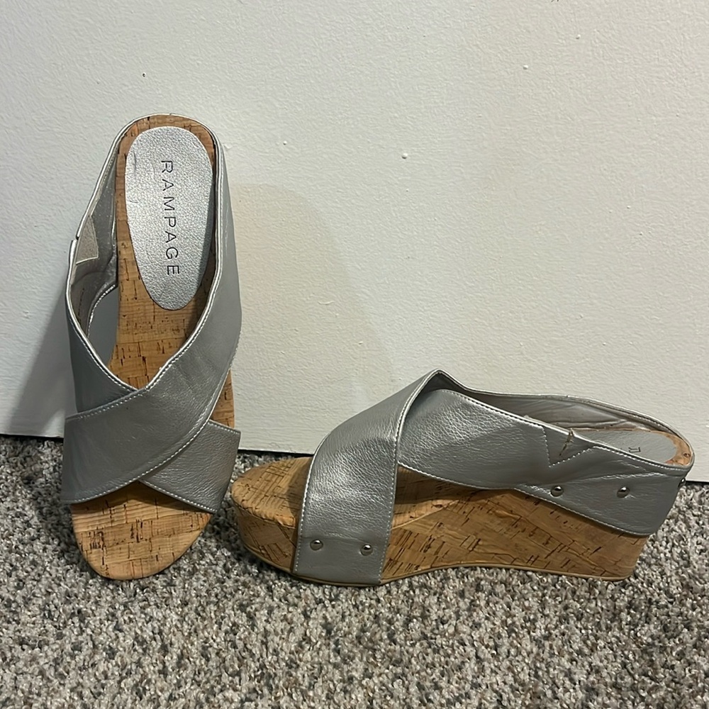 Rampage Quizzer Size 10 Silver Wedge Sandal